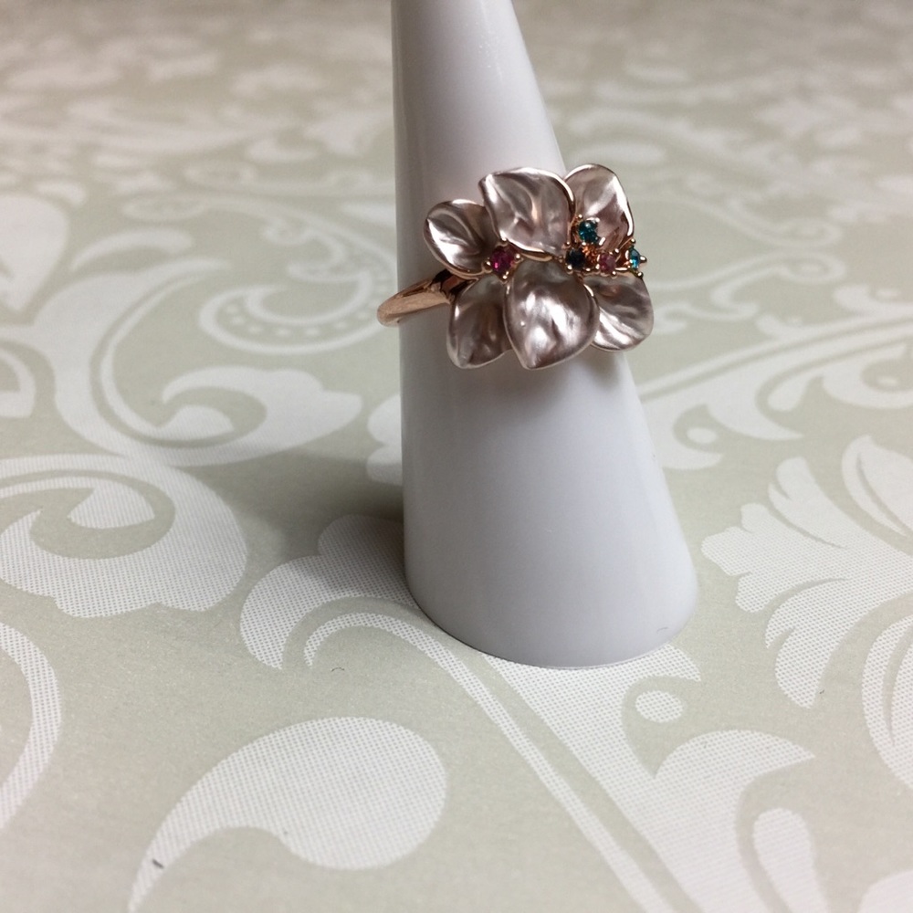 Flower petal rhinestone ring - Picture 2 of 7
